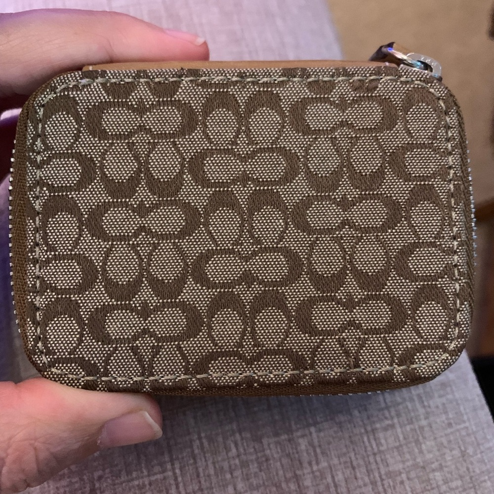 COACH pill box / coin wallet - classic brown